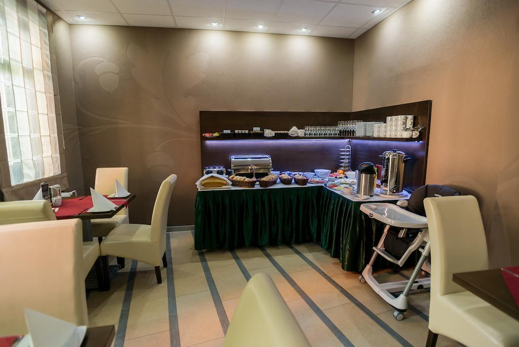 Hotel Fuerdohaz Mestecǎneşti Exterior foto