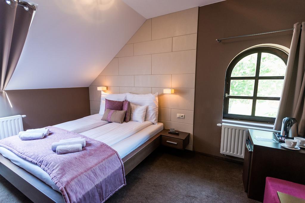 Hotel Fuerdohaz Mestecǎneşti Exterior foto