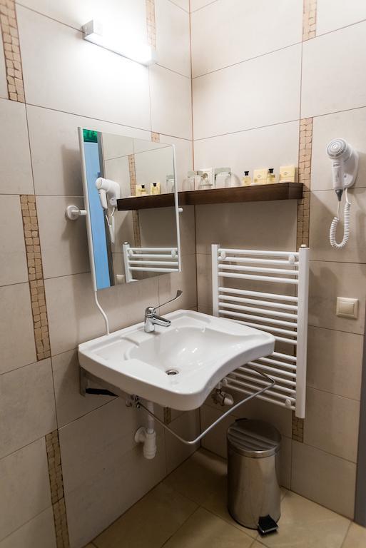 Hotel Fuerdohaz Mestecǎneşti Exterior foto