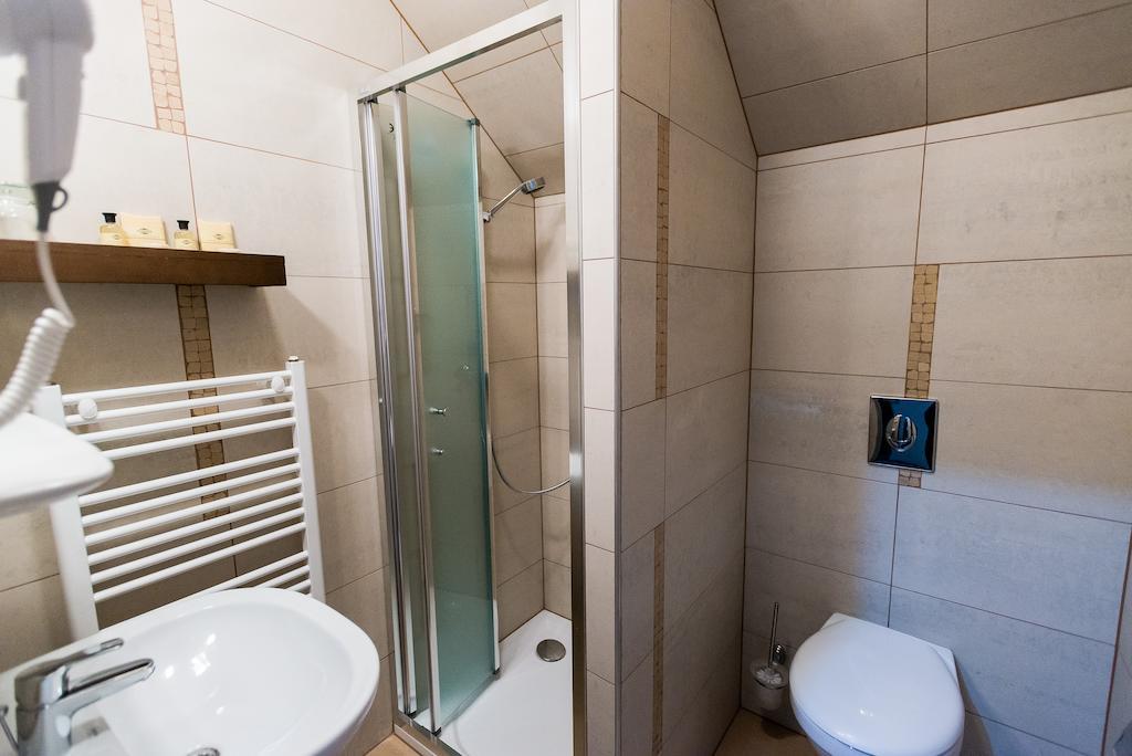 Hotel Fuerdohaz Mestecǎneşti Cameră foto