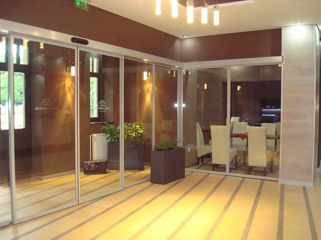 Hotel Fuerdohaz Mestecǎneşti Exterior foto