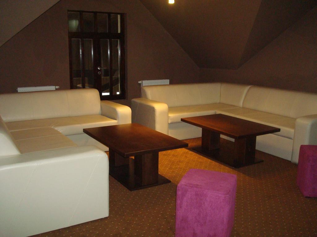 Hotel Fuerdohaz Mestecǎneşti Exterior foto